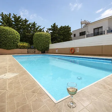 Olive Retreat - 1 Bdr - Pool, Balcony, Parking
